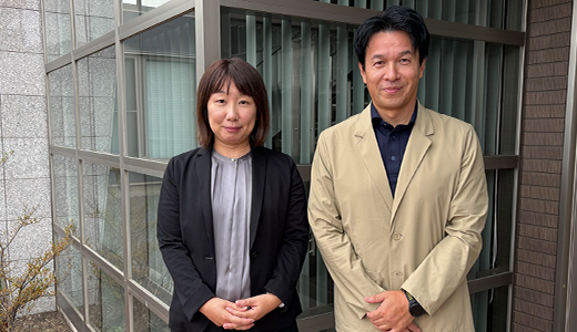 人事担当者が学生と対話しているイメージ